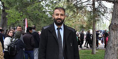 Bakan Akar’a Sevgisini Fotoğraf Baskısını Giyerek Gösterdi