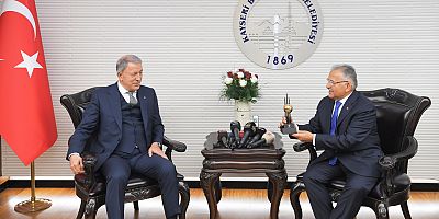 Bakan Akar, Büyükkılıç’ı Ziyaret Etti, “Kayseri” Memnuniyetini Dile Getirdi