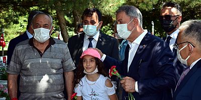 Bakan Akar'dan Kayseri’de Şehitlik Ziyareti