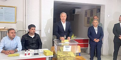 Bakan Akar Oyunu Okuduğu Kayseri Lisesi’nde Kullandı