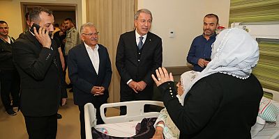 Bakan Akar ve Başkan Büyükkılıç’tan Hastaneye Bayram Ziyareti