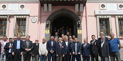 Bakan Akar ve Başkan Büyükkılıç'tan Şehit Aileleri Derneği’ne Ziyaret