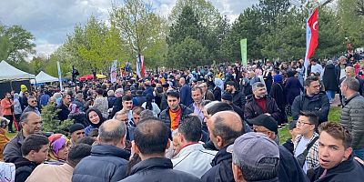 Bakan Akar ve Başkan Büyükkılıç Vatandaşla Piknik Etkinliğinde Buluştu