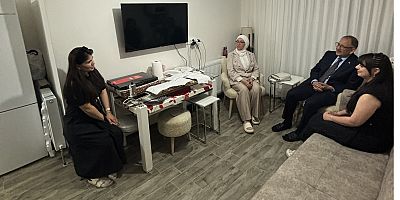 Bakan Özhaseki; Depremde Annesini, Ağabeyini ve Bir Bacağını Kaybeden Aylin Karakuş’u Ziyaret Etti