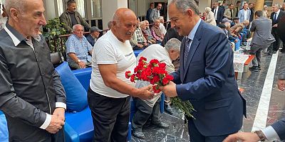 Bakan Özhaseki Kayseri Protokolü İle Birlikte Huzurevi Sakinlerini Ziyaret Etti