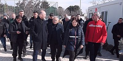 Bakan Soylu, Vali Çiçek ve Başkan Büyükkılıç ile birlikte Geçici Konaklama Merkezi’nde İncelemelerde Bulundu