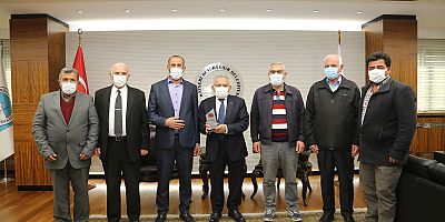 Başkan Büyükkılıç’a Güllüce Muhtarı Ve Heyetinden “Teşekkür” Plaketi