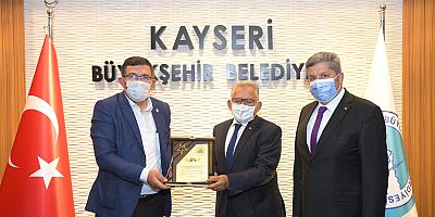 Başkan Büyükkılıç’a Ziraat Odalarından Teşekkür Plaketi