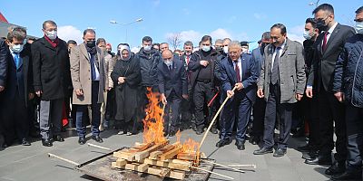 Başkan Büyükkılıç, Baharın Habercisi Nevruz Ateşini Yaktı, Örste Demir Dövdü