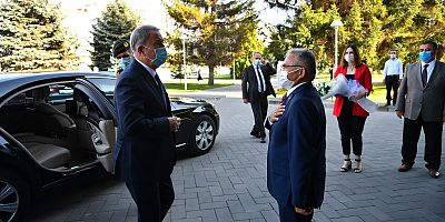 Başkan Büyükkılıç, Bakan Akar ve Heyetini Büyükşehir’de Ağırladı