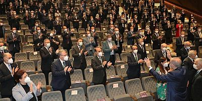 Başkan Büyükkılıç, Demokrasi ve Özgürlükler Adası'nda Toplantıya Katıldı