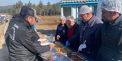 Başkan Büyükkılıç, Deprem Bölgesinde Sıcak Yemek Ve Çorba Dağıttı