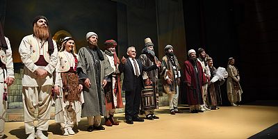 Başkan Büyükkılıç, Devlet Tiyatrosunda ‘Hacı Bektaş’ Tiyatro Oyununu İzledi
