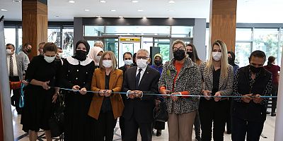 Başkan Büyükkılıç, E-38 Sanat Sergisi’ni Kadınlarla Açtı