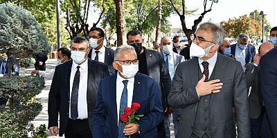 Başkan Büyükkılıç, Esnaf ve Vatandaşla Kucaklaşmaya Devam Ediyor