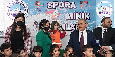 Başkan Büyükkılıç, Hizmete Açılan Spor Salonu’nda Miniklerle Buluştu