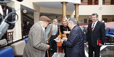 Başkan Büyükkılıç Huzurevi Sakinlerini Ziyaret Etti