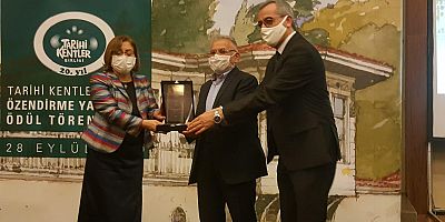 Başkan Büyükkılıç İstanbul’dan Ödülle Döndü