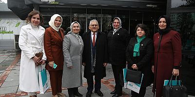 Başkan Büyükkılıç, Kadın Muhtar Ve Meclis Üyeleriyle Bir Araya Geldi