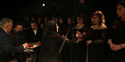 Başkan Büyükkılıç, Kadınlar Korosu Konseri’ni Eşi İle Birlikte İzledi