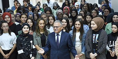 Başkan Büyükkılıç, KAYMEK Yaz Kurslarında Öğrencilerle Buluştu