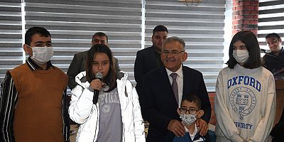 Başkan Büyükkılıç, Kendisini Görmek İsteyen Minik Ecrin İle Bir Araya Geldi