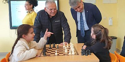 Başkan Büyükkılıç, Koca Yürekli Miniklerin Kermesini Ziyaret Etti
