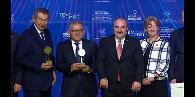 Başkan Büyükkılıç Ödülünü Bakan Varank’ın Elinden Aldı