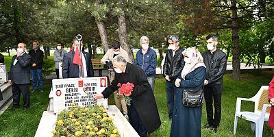 Başkan Büyükkılıç Şehitlikteki Bayram Kutlamasına Katıldı