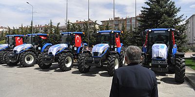 Başkan Büyükkılıç’tan 5 İlçeye 5 Traktör