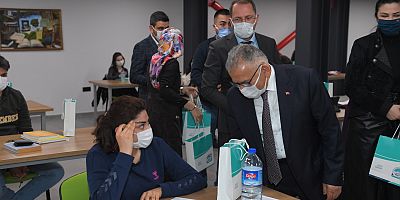 Başkan Büyükkılıç'tan Öğrencilere Hediye