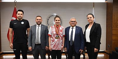 Başkan Büyükkılıç’tan Özel Sporcu Şampiyon Cemre’ye Destek