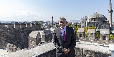 Başkan Büyükkılıç’tan Sanata ve Sanatçıya Destek