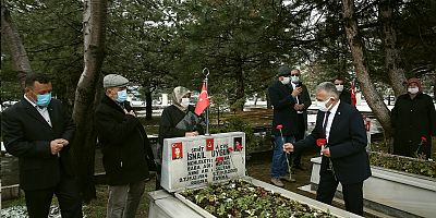 Başkan Büyükkılıç’tan Şehitlere Dua ve Karanfil