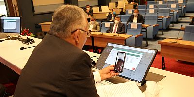 Başkan Büyükkılıç, Telefon Şakası Olduğunu Düşünen Vatandaşı Görüntülü Aradı