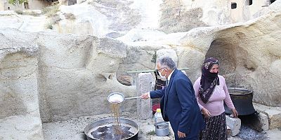 Başkan Büyükkılıç, Ürgüp’te Bağ Bozumuna Katılıp, Pekmez Kaynattı