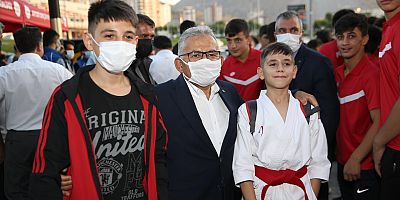 Başkan Büyükkılıç, Yıldızlar Türkiye Karate Şampiyonası Açılışına Katıldı