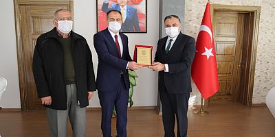 Başkan Cabbar’dan Avukat Osman Yorulmaz'a Teşekkür Plaketi