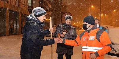 Başkan Çolakbayrakdar'dan Gece Boyu Kar Mesaisi