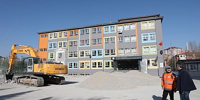 Başkan Çolakbayrakdar, Depremde Hasar Gören Yapıların Yıkım Çalışmalarını Kontrol Etti