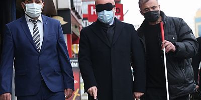 Başkan Çolakbayrakdar Maske Takıp Beyaz Bastonla Yürüdü