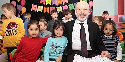 Başkan Çolakbayrakdar, Öğrencilerin Karne Sevincine Ortak Oldu