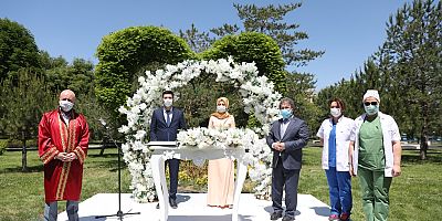 Başkan Çolakbayrakdar Sosyal Mesafeli Nikah Kıydı