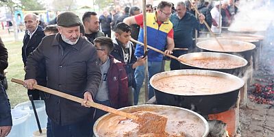 Başkan Çolakbayrakdar, Şükür Sofrasında Vatandaşlarla Bir Araya Geldi