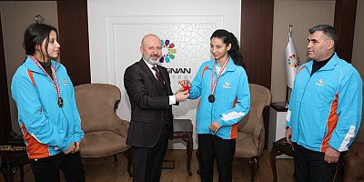 Başkan Çolakbayrakdar, Türkiye Şampiyonlarını Ödüllendirdi