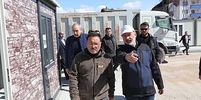 Başkan Çolakbayrakdar, Yaşam Park’ının İlk Asfaltı İşçilerle Birlikte Döktü