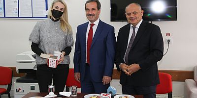Başkan Esat Öztürk Öğretmenler Gününü Kutladı