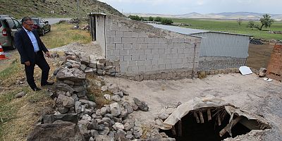 Başkan Özdoğan Ahırına 8 Tonluk Kaya Düşen Koçak Ailesini Ziyaret Etti