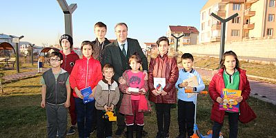 Başkan Özdoğan’dan Çocuklara Sevindiren Hediyeler