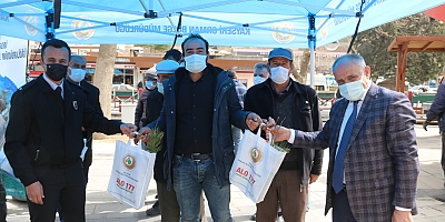 Başkan Öztürk Nevruzu Kutladı, Halka Fidan Dağıttı